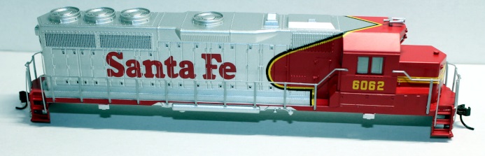 Loco Body Shell - Santa Fe #6062, Red & Silver (HO GP40)